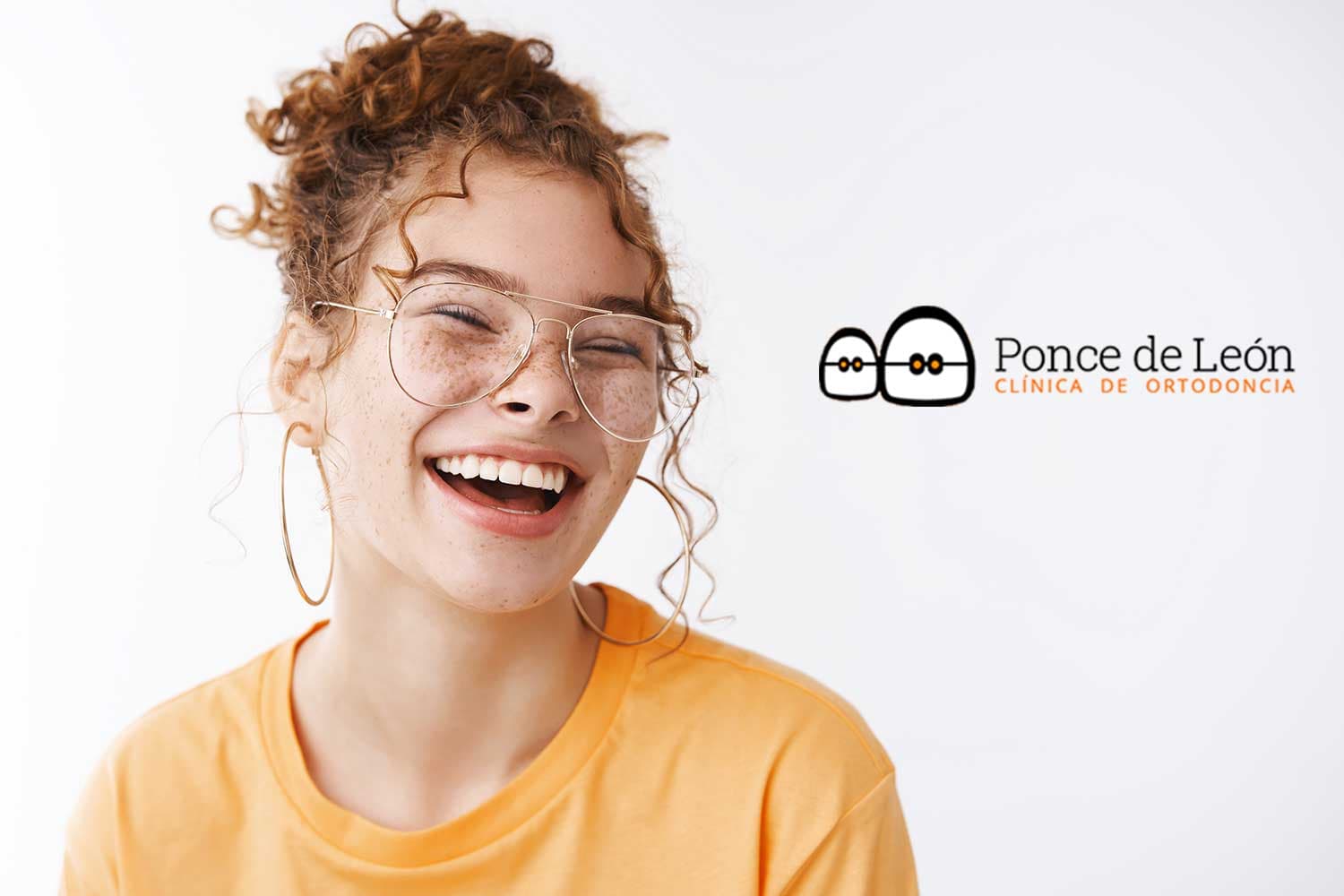 Sonrisa con ortodoncia en Clínica Ponce de León, Alicante